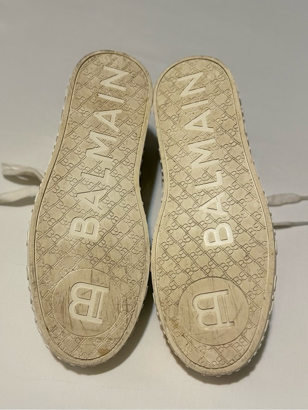 Balmain Paris White & Metallic Gold B-Court Low-Top Sneakers - Picture 5 of 7